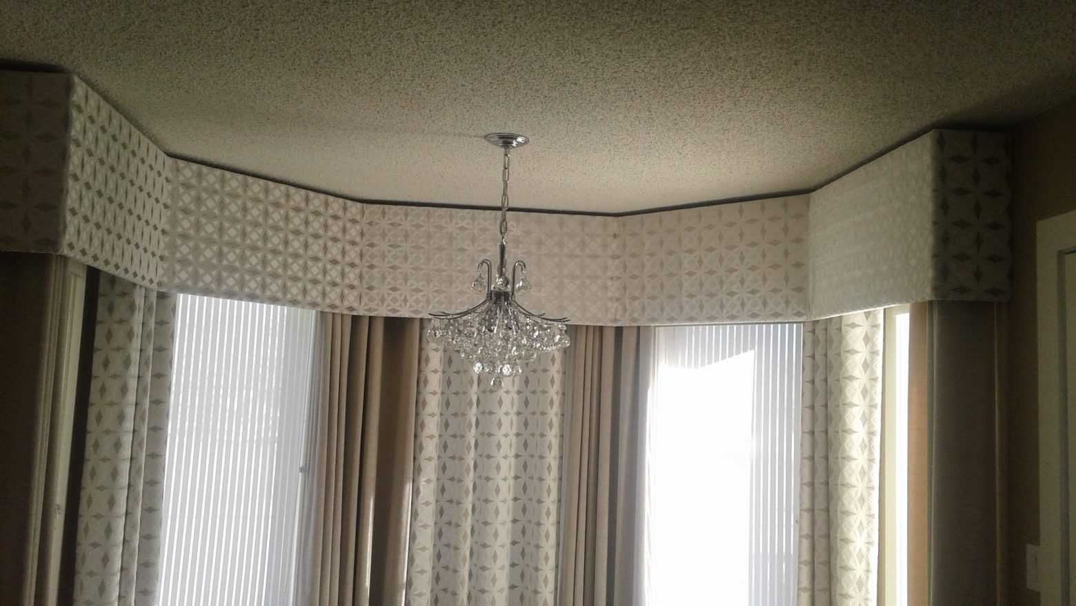 Hard box & drapery & roller shade on Bay window